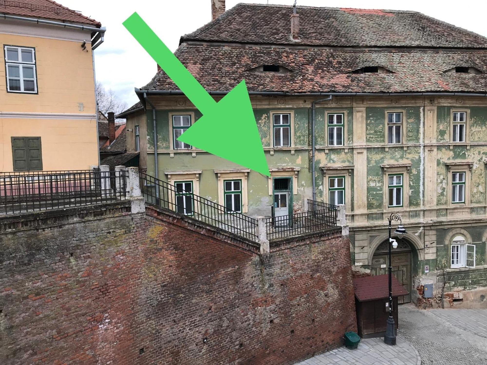 The Bridge Of Lies Apartment Sibiu Bagian luar foto